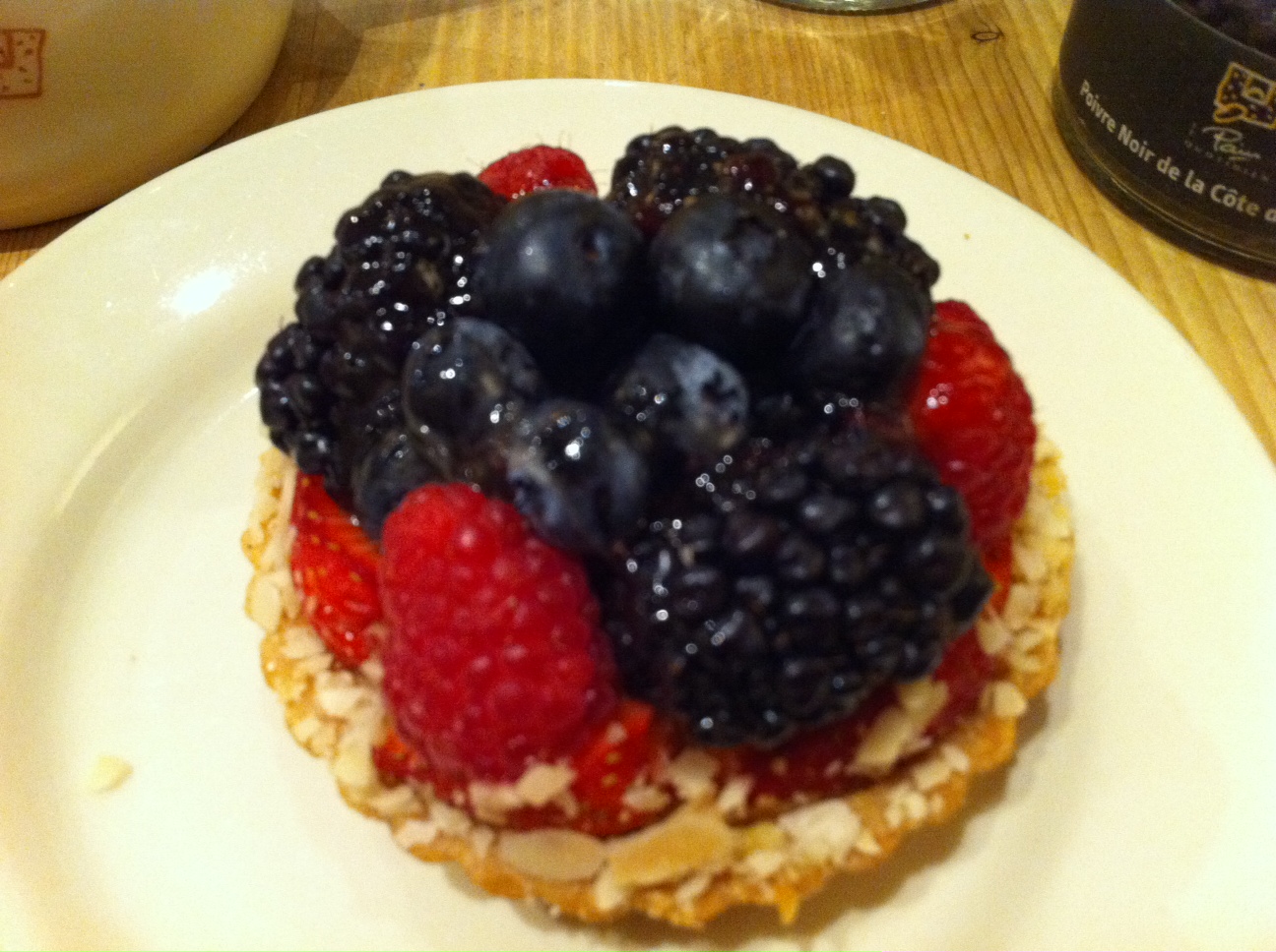 超級好吃的「綜合莓果塔」（Mixed Berry Tart）,可配「靈藥咖啡」!
